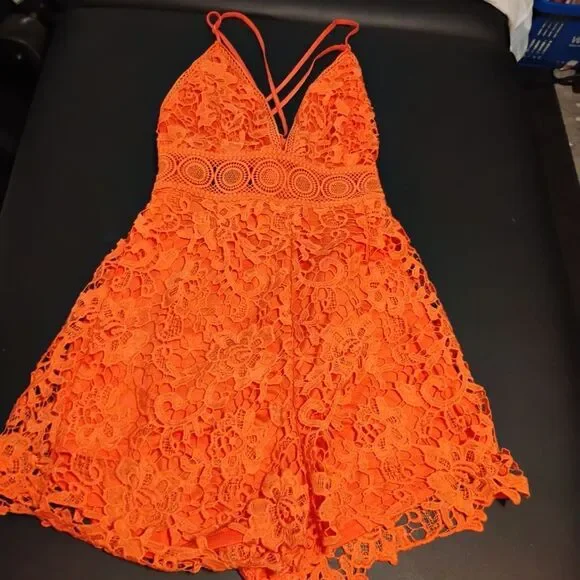 Fashion Nova Vibrant Coral (Orange/Pink) Lace Romper Size Large - Picture 2 of 8
